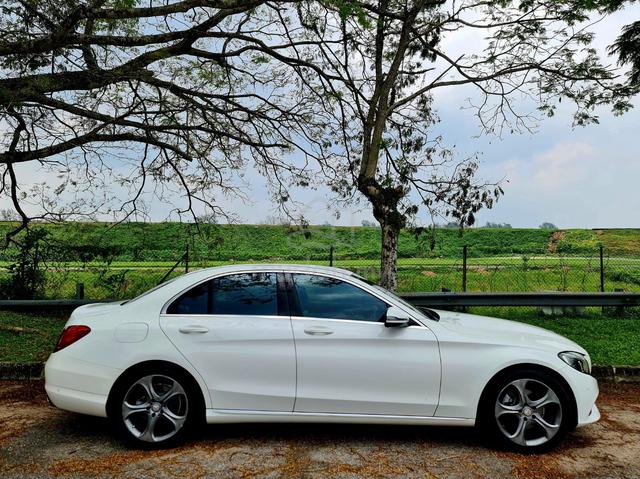 Mercedes Benz C200 2.0 Avantgarde PushStart Camera - 4