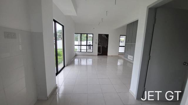 Brand New!! 18x65 4R3B Setia Permai 3 2Sty Corner House Setia Alam 1