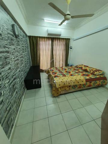 Bangi Kajang Apartment sri cempaka Bilik laki ada balcony view 1
