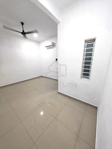 Renovated Nicely 4 Beds Single Storey Terrace House JB Town Taman Abad 1