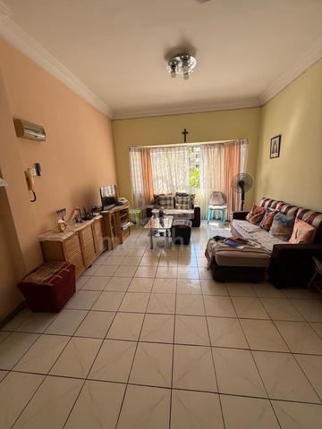Likas Court 1