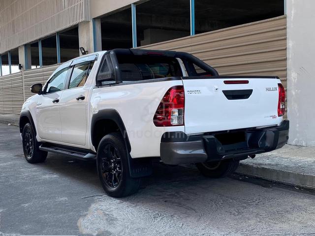 2020 Toyota HILUX 2.8 BLACK EDITION (A) - 2