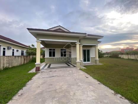 Single Storey Bungalow For Rent 1