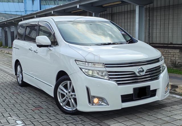 Nissan ELGRAND 3.5 (A) 360 R/CAMERA POWER BOOT - 2