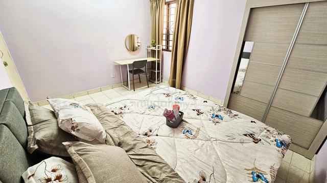 Spacious King bedroom, Mix Gender unit! Walking distance to MRT Surian 1