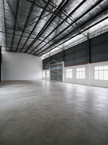 1.5 Storey Semi-D Factory @ Kempas Utama, Johor Bahru For Rent 1