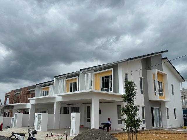 0%downpayment|2 STOREY WITH LARGE BACKYARD|SENDAYAN AREA 1