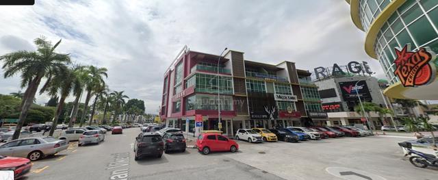 Ipoh Town SOHO Triple Storey Corner Facing Mainroad with Lift For Rent 1