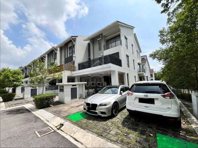 Crescent Park Townvilla, Bandar Bukit Mahkota,Bangi End lot Upper unit 1