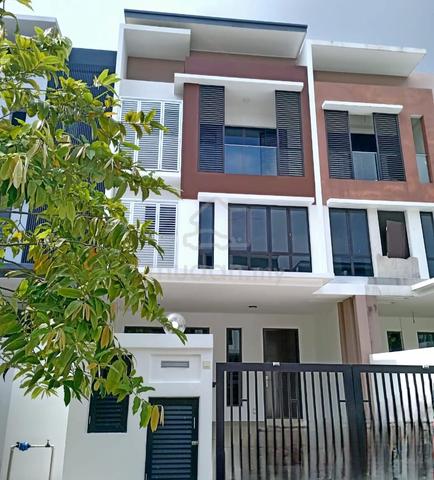 【SPACIOUS 6 ROOMS】3 Storey ZEYHERI Setia Utama With AIRCOND 1