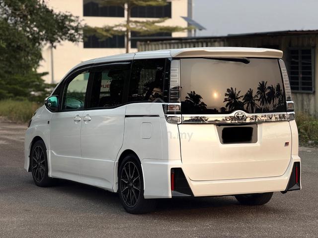 ‼️2023 Toyota Voxy 2.0 Gr Sport‼️ - 4