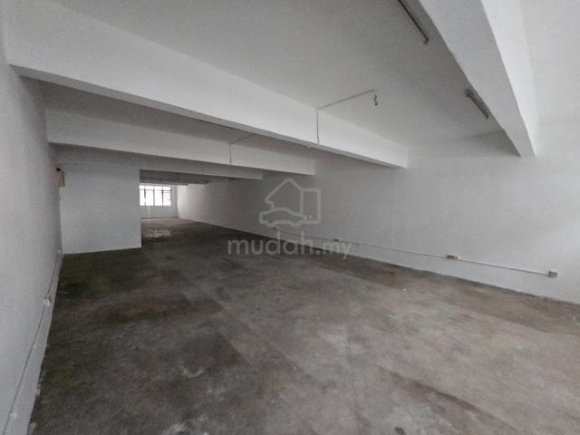 Puchong Taman Mas, Office for Rent, Facing Main Road 1