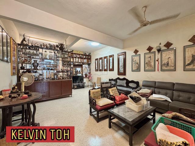 2 STOREY TERRACE LA 1969sf LONG CARPORCH CONCRETE FLOOR AYER ITAM 1