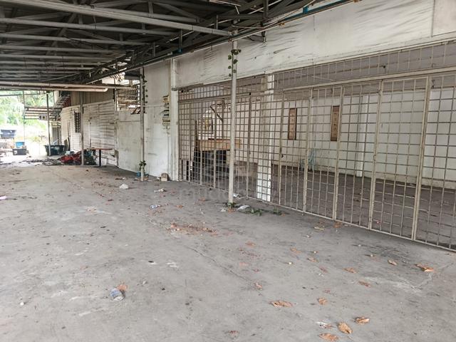 Commercial Shop Lot at Salak South For Rent 1