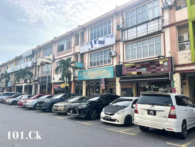 STRATEGIC LOCATION!! 22x80 Taman Sri Andalas Klang 3-Storey Shoplot 1