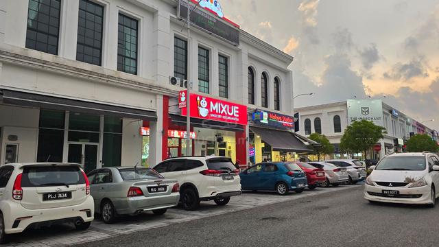 Eco Majestic, Ground Floor Corner shoplot, Close to Bank 1