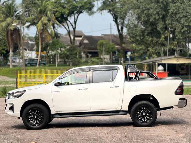 2018 Toyota HILUX 2.4 G L-Edition / FREE BEST NBOR - 4