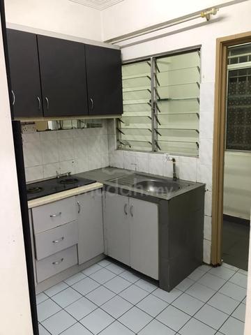 [sewa] unit w kitchen cabinet at Brunsfield Riverview 1