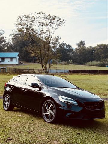 2018 Volvo V40 2.0 T5 R-DESIGN FACELIFT (A) - 1