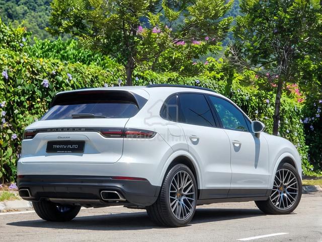 MAY 2022 PORSCHE CAYENNE V6 Turbo Local 1 Owner - 2