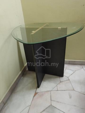 Triangular Glass Side Table with Dark Wood - photo 2 of 3