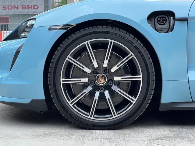 2020 / 26 Porsche TAYCAN 10.0 TURBO Sedan (A) UK - 5