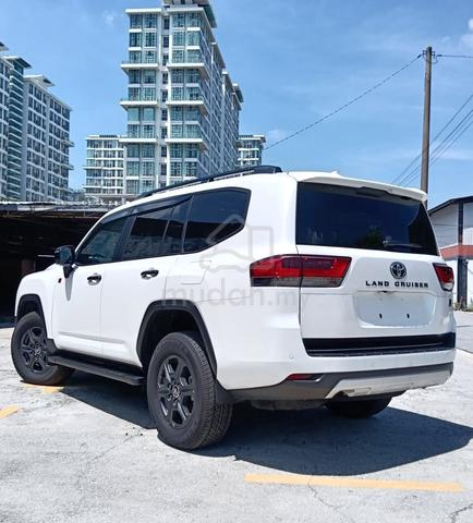 {GRD 6A 5K MIKG} Toyota LAND CRUISER GR 3.5 PETROL - 2