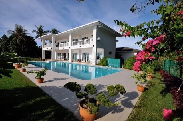 Beautiful Beach-side home 1