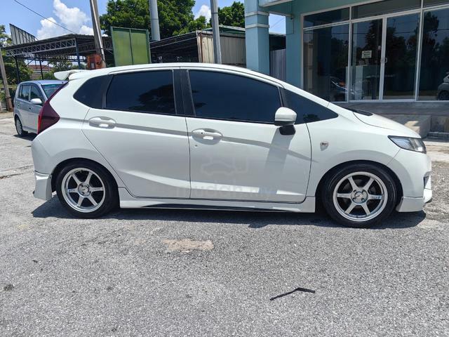 JUALAN MURAH - Honda Jazz 1.5E I- VTEC - TIP TOP - 2