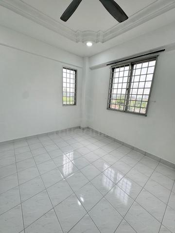 Persiaran Tanjung Apartment 1