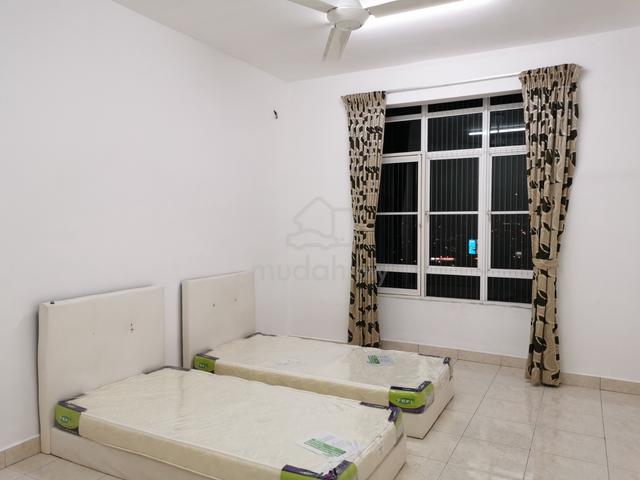 {Female} MASTER room KELANA SENTRAL non sharing (PRIVATE BAHTROOM) 1