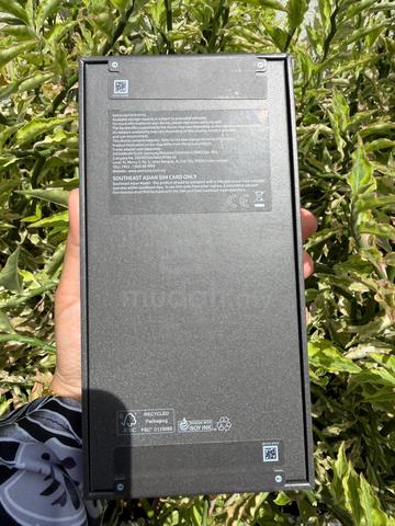 Samsung Galaxy Z Flip7 - photo 2 of 3