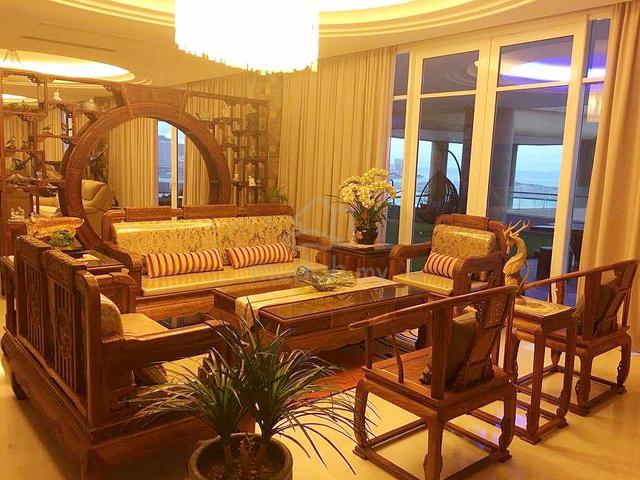 8 Gurney ( The Shore ) 1