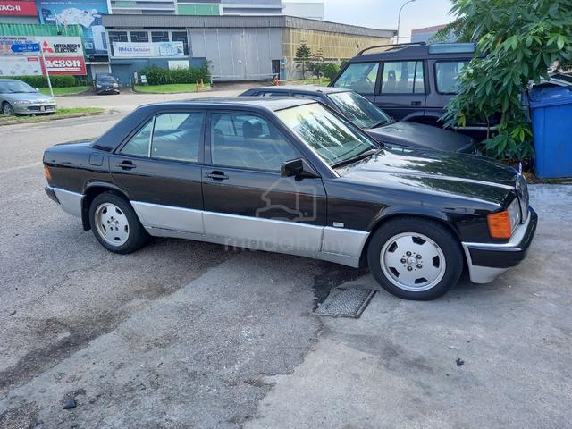 Mercedes Benz 190E (A) - 3
