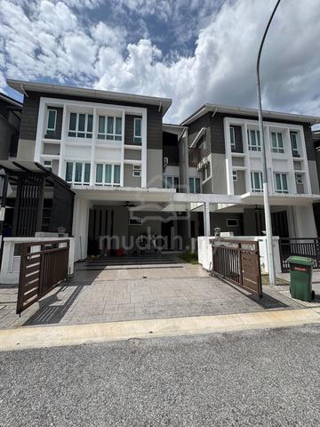 Freehold Privacy Club House Tiara South Semenyih 1