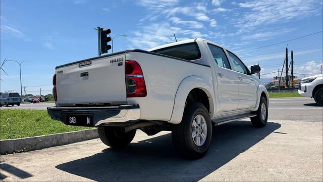 2013 Toyota HILUX 2.5 G VNT FACELIFT (A) - 4