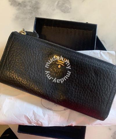 Prada Mini Bag Wallet on Chain Wristlet in Saffiano Noir