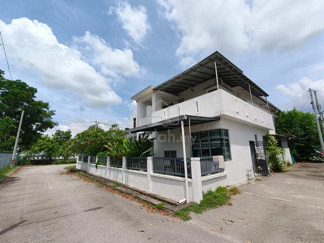 CORNER Furnish 2 Sty Meranti Maple Cherry Hillpark Graham Puncak Alam 1