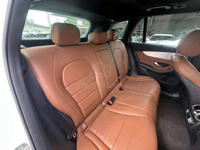 2020 Mercedes Benz GLC300 2.0 4MATIC AMG LINE AWD - 4