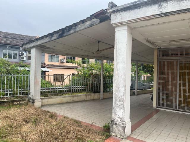 Taman Sri Putra Sungai Buloh 2 Storey Freehold Non Bumi Corner Unit 1