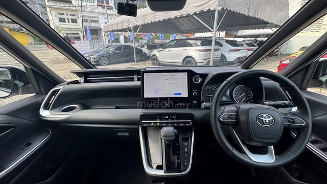 UNREGš„FULL LOAN 2023 Toyota VOXY SG 2PWRDOOR - 4