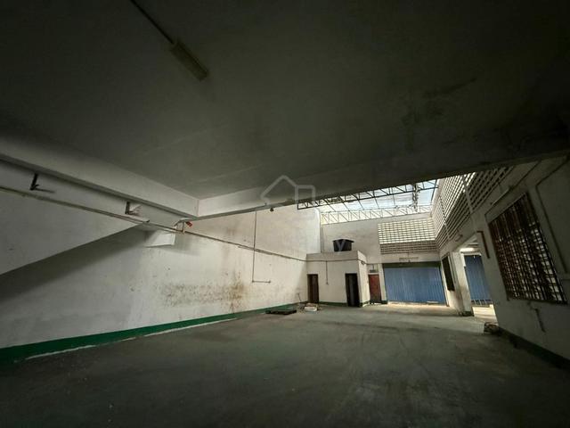 Valdor Industrial 1.5 storey Factory | LA 6500sf |BU 6500sf for rent 1