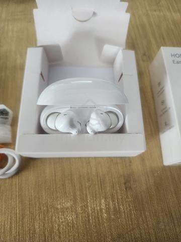 honor earbuds - photo 2 of 4