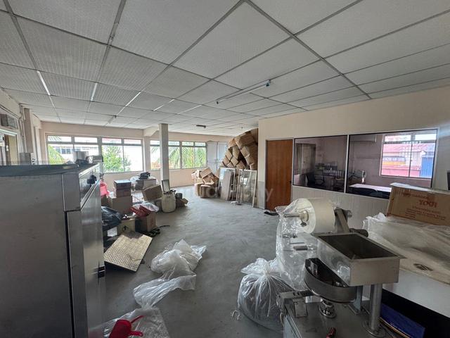 2 Storey Factory Corner Lot @ Taman Universiti For Rent 2