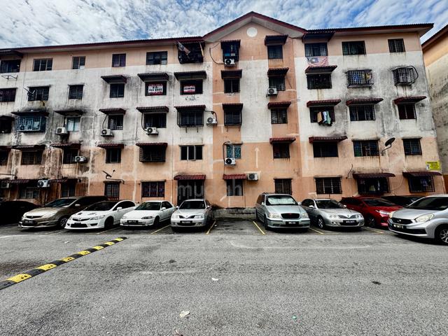 Apartment Idaman 1