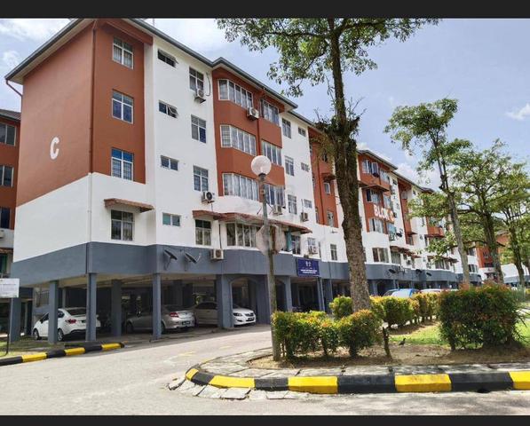 Sri Putra Apartment 1