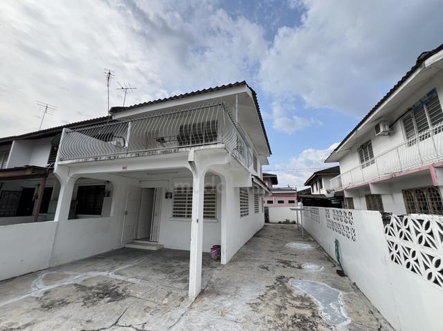 Taman Cempaka 2 story Corner house for rent 1