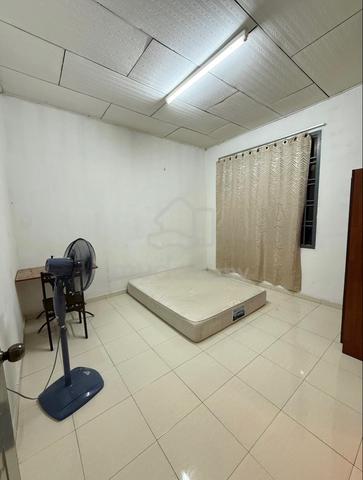 Master Room to rent in Taman Bersatu Kulai 1