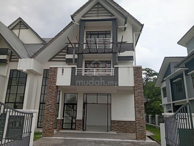 NEW HOUSE NEAR UKM Two and Half Storey Semi D Seksyen 3 Bangi NEGO 1