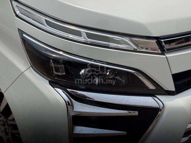 2020 Toyota VOXY 2.0 ZS KIRAMEKI II (A) - 4